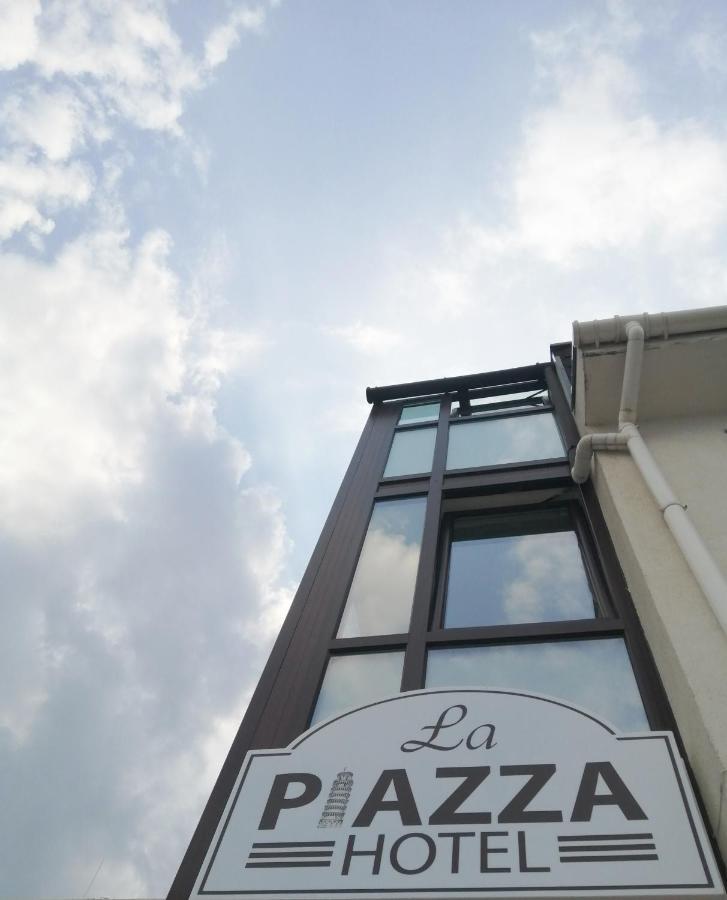 La Piazza Hotel Shumen Esterno foto