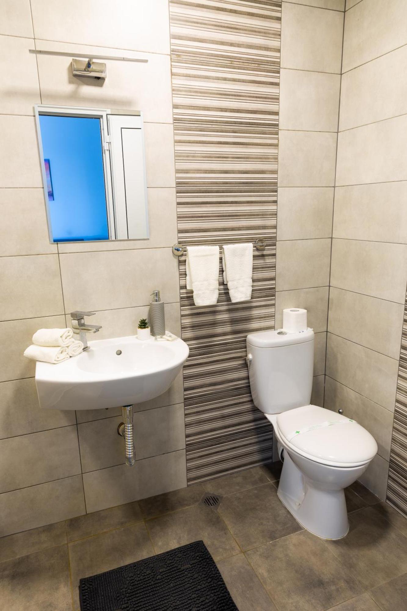 La Piazza Hotel Shumen Esterno foto